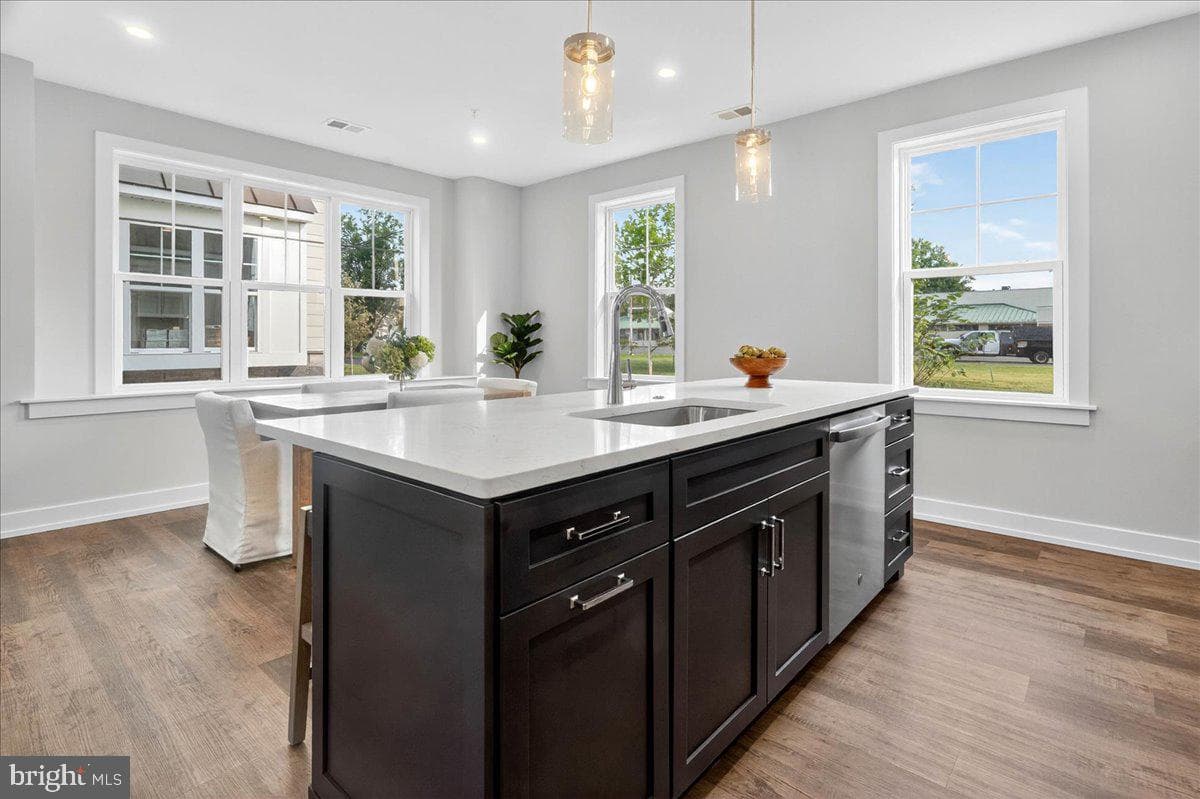 425 Isabelle Court #101 photo 15