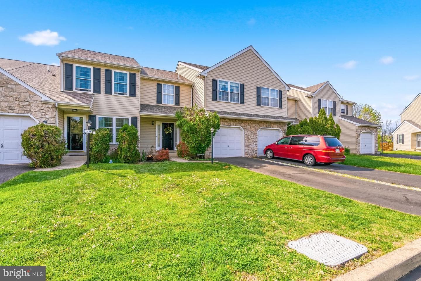 1437 Hillcrest Court
