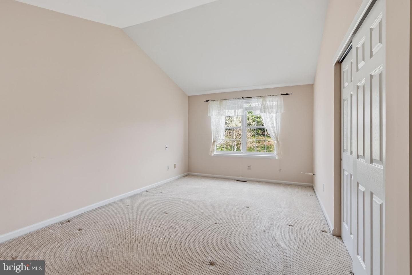 1437 Hillcrest Court photo 10