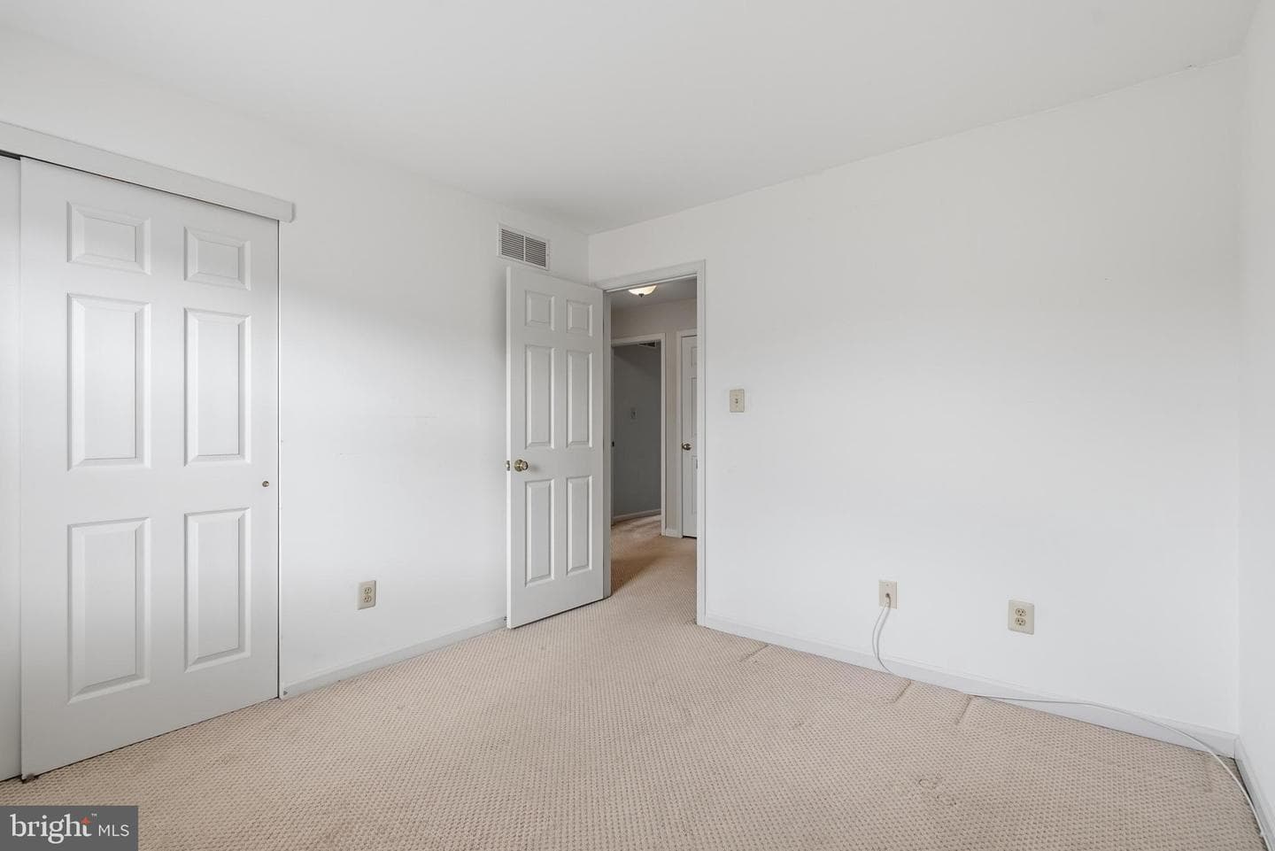 1437 Hillcrest Court photo 15