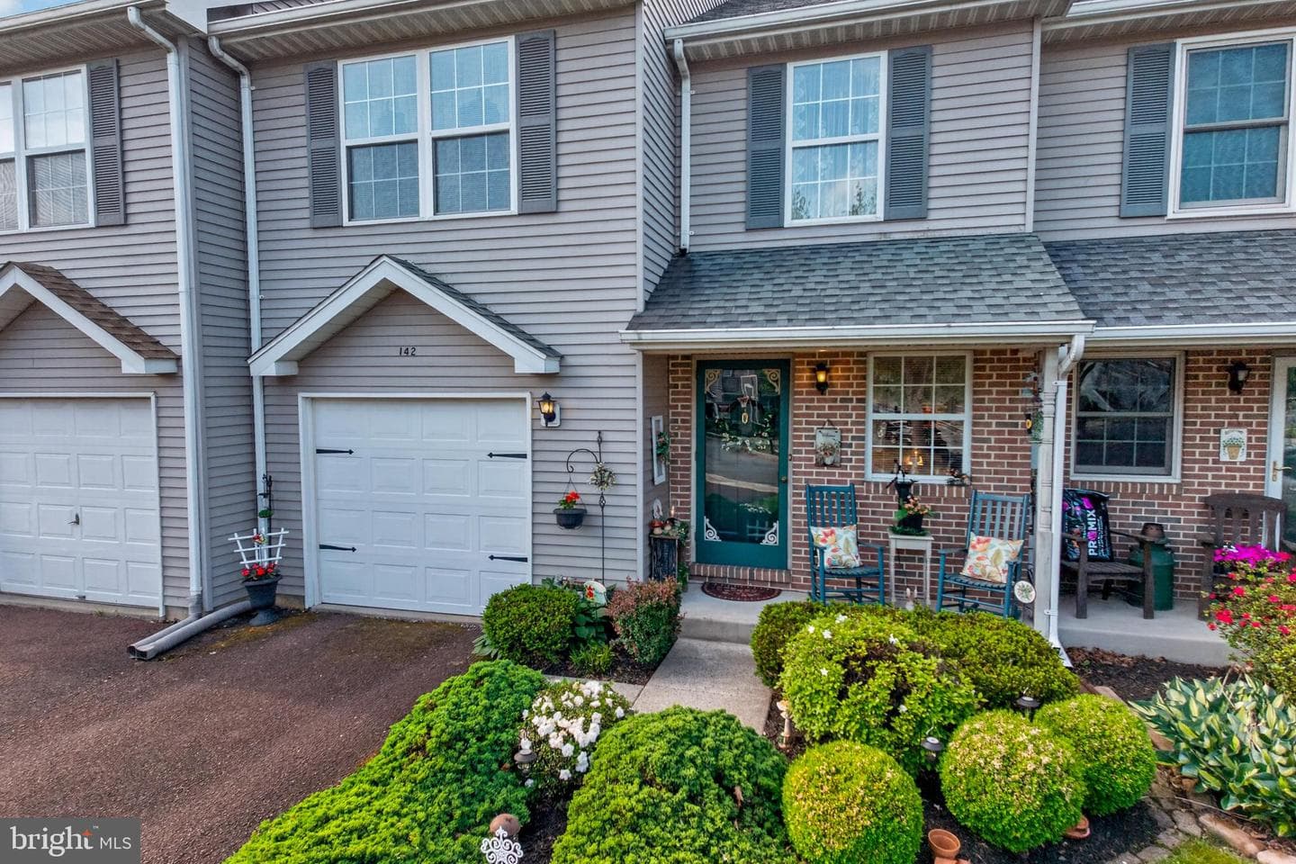 142 Bartlett Court photo 2