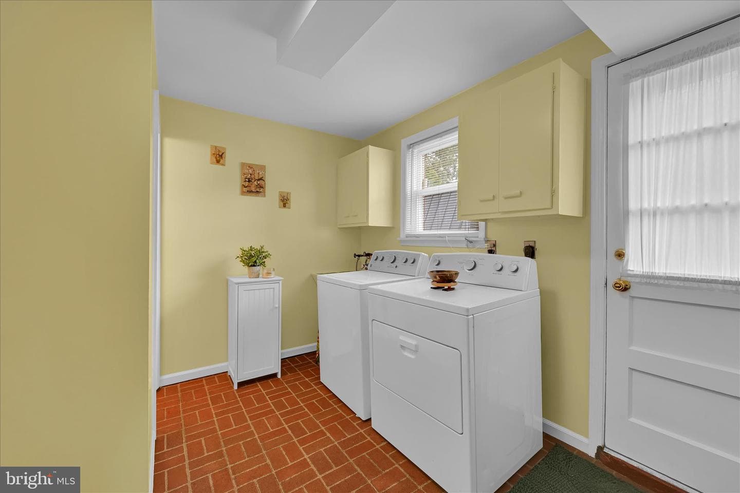 1541 Chalk Avenue photo 16