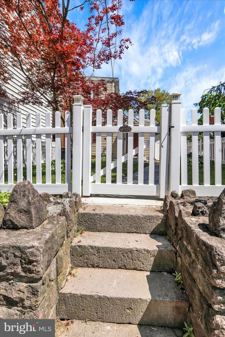 207 West Street photo 31