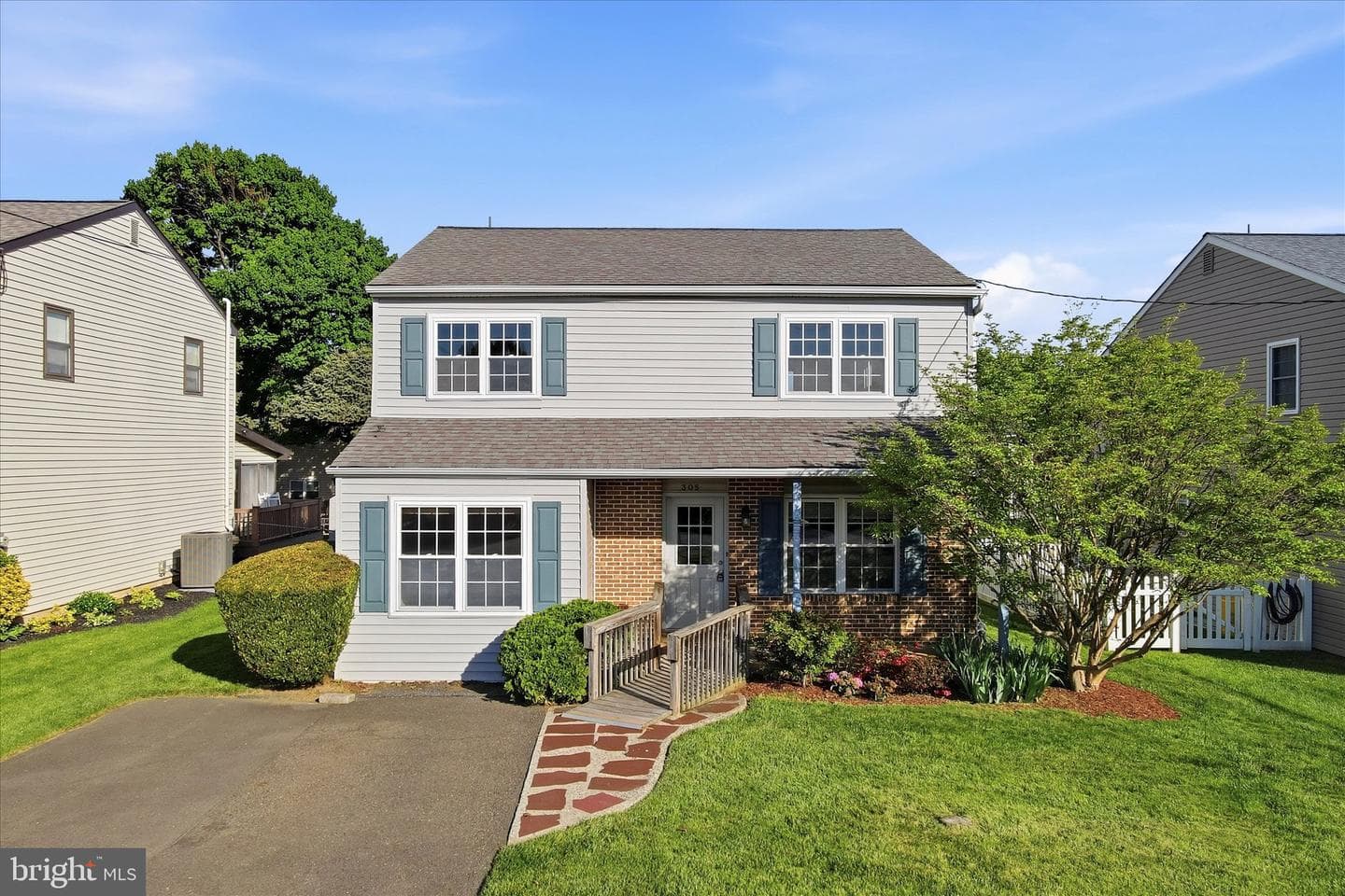 305 Roesch Avenue photo 3