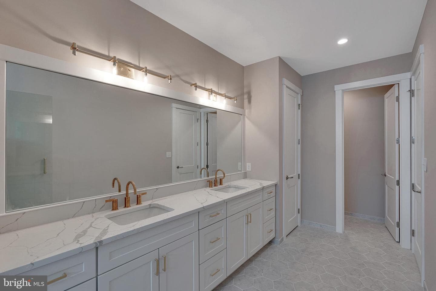 734 Emory Ct. photo 17