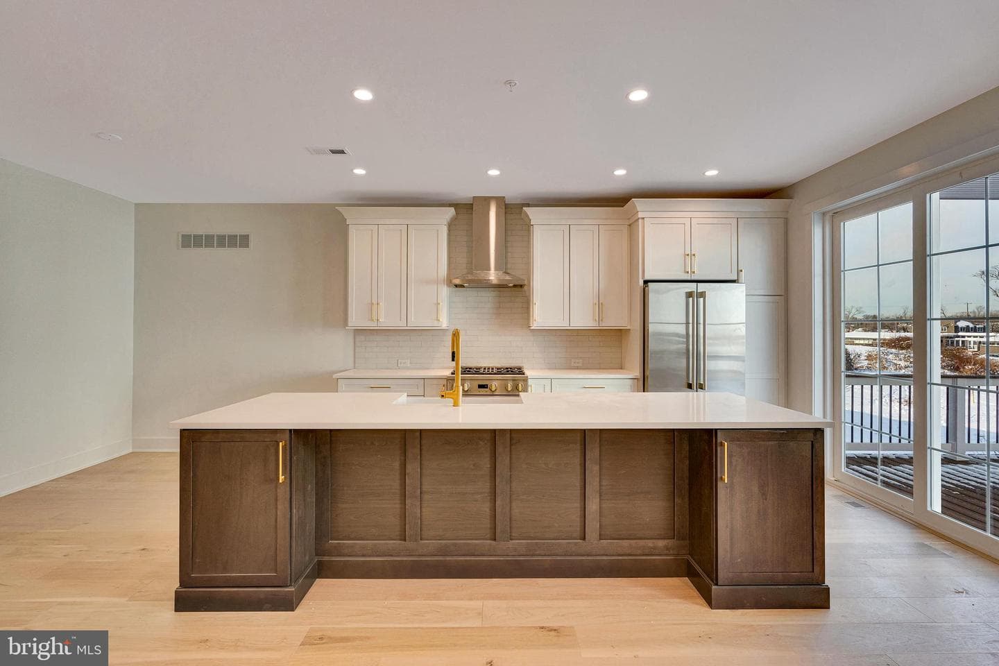 734 Emory Ct. photo 3