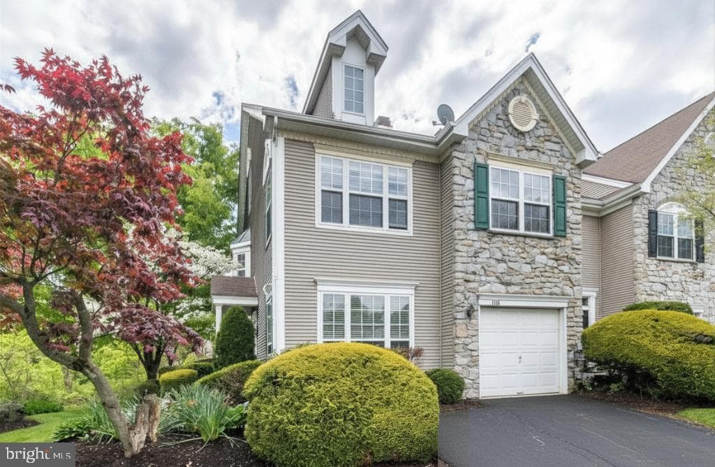 108 Ascot Court photo 2