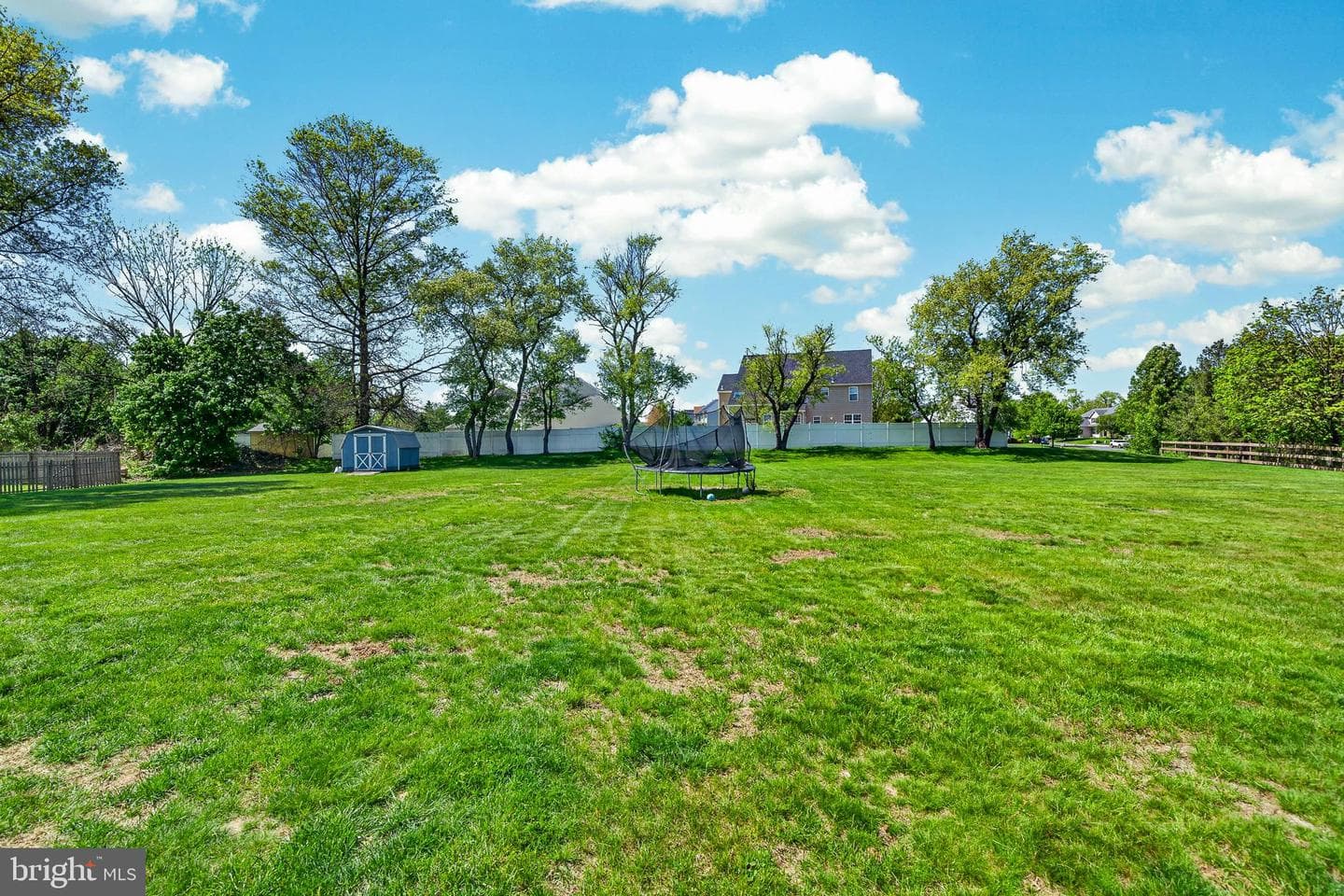 83 Hawthorne Avenue photo 44
