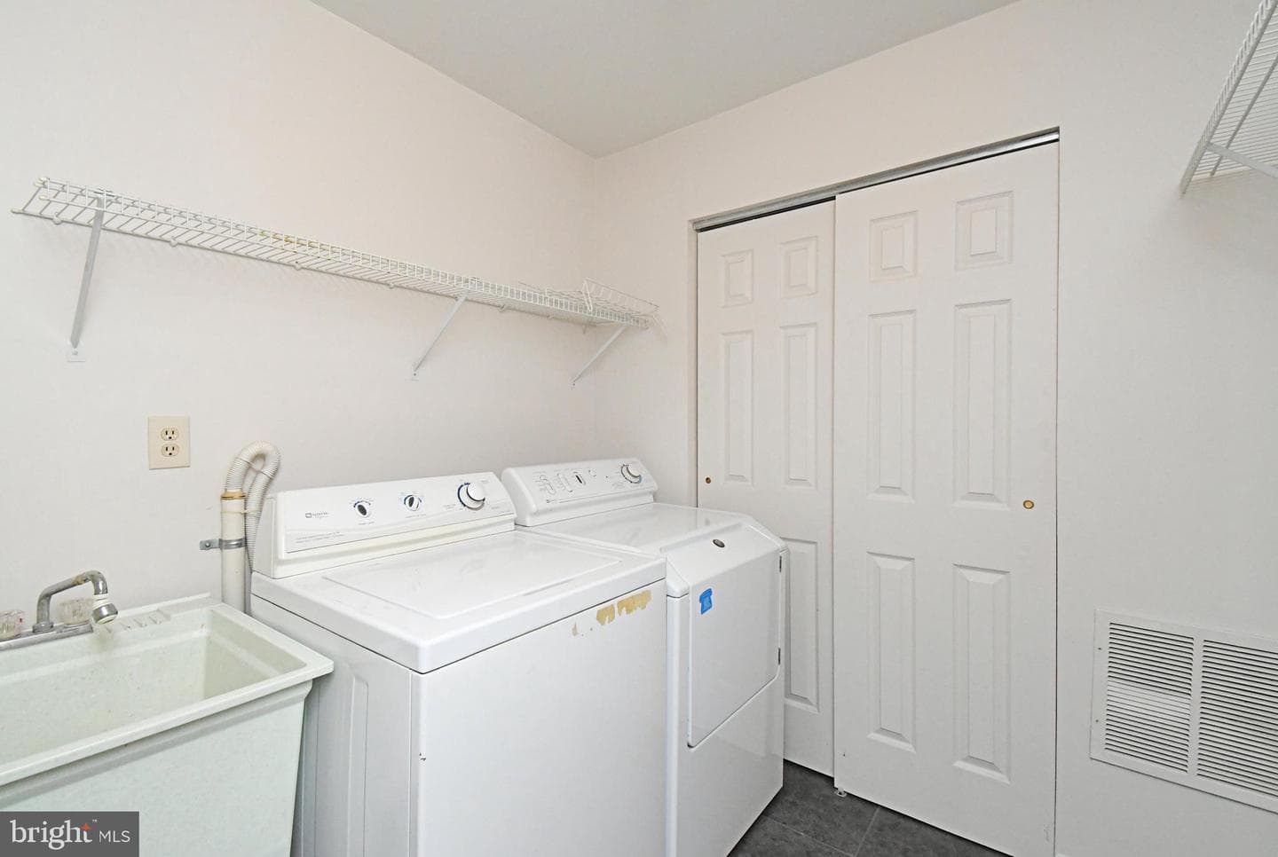 601 Brentwood Court photo 40