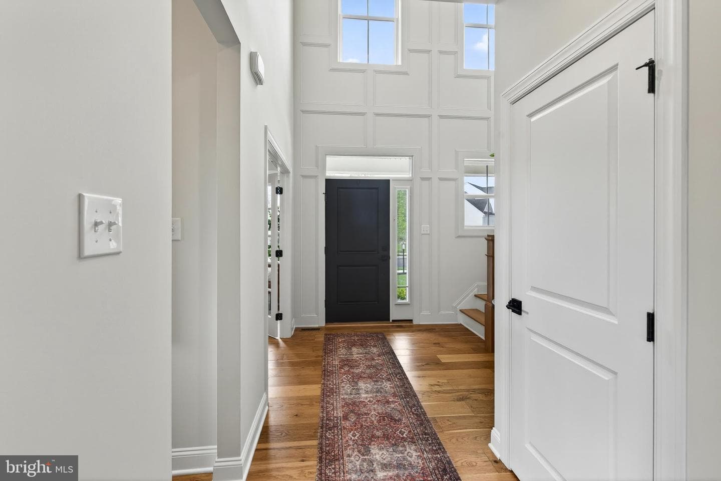 2560 Holly Ln photo 2