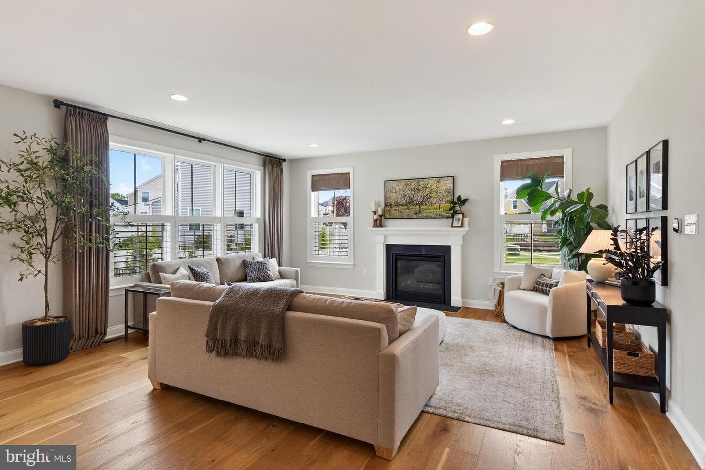 2560 Holly Ln photo 8