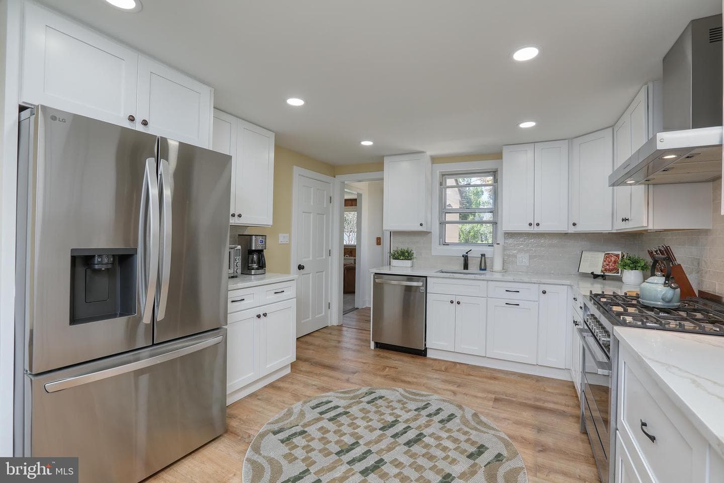 402 Evans Avenue photo 12