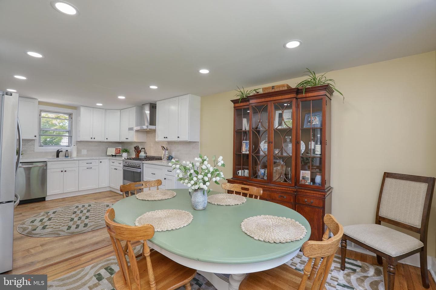 402 Evans Avenue photo 15