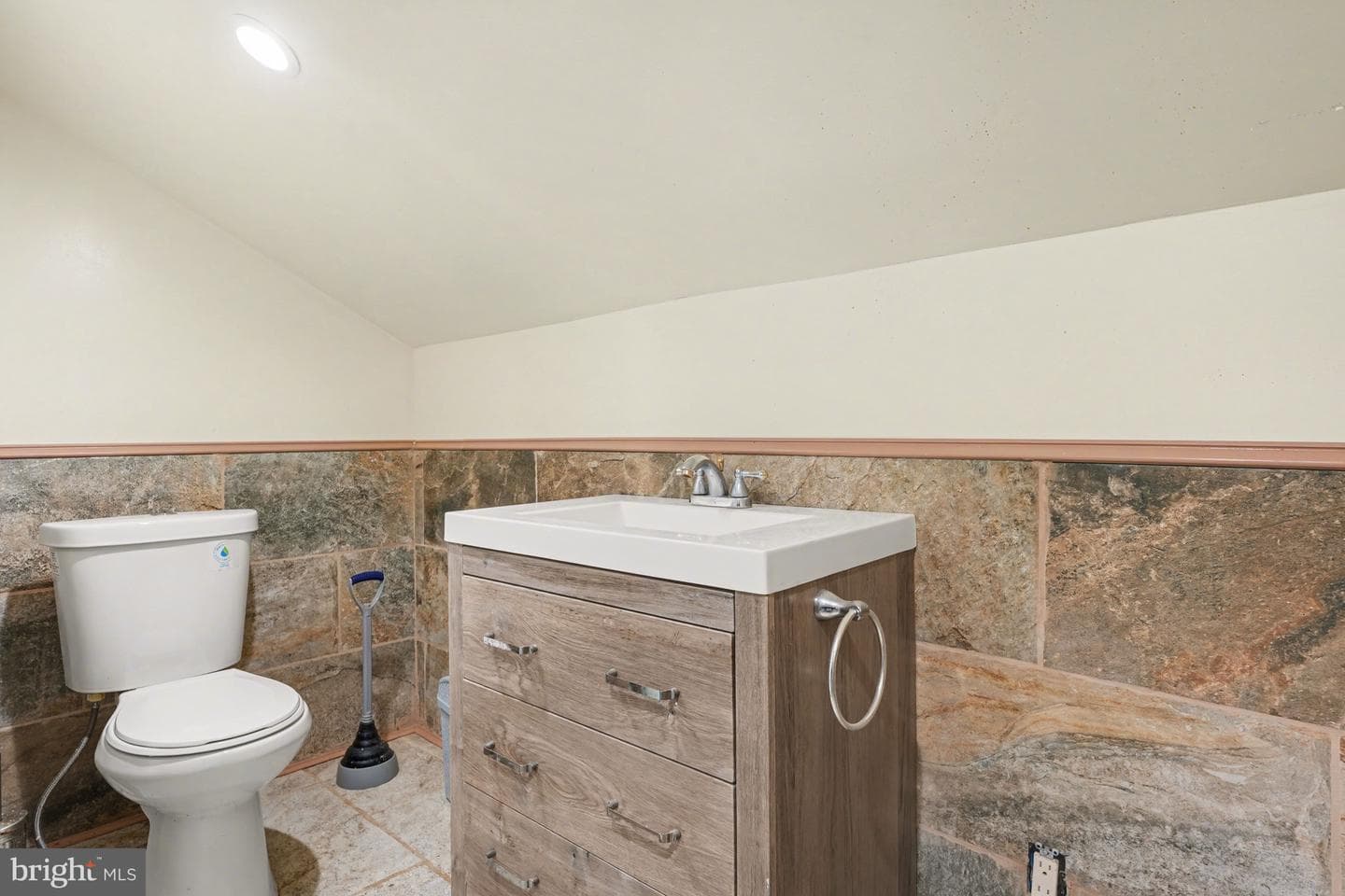 2314 Coles Boulevard photo 37