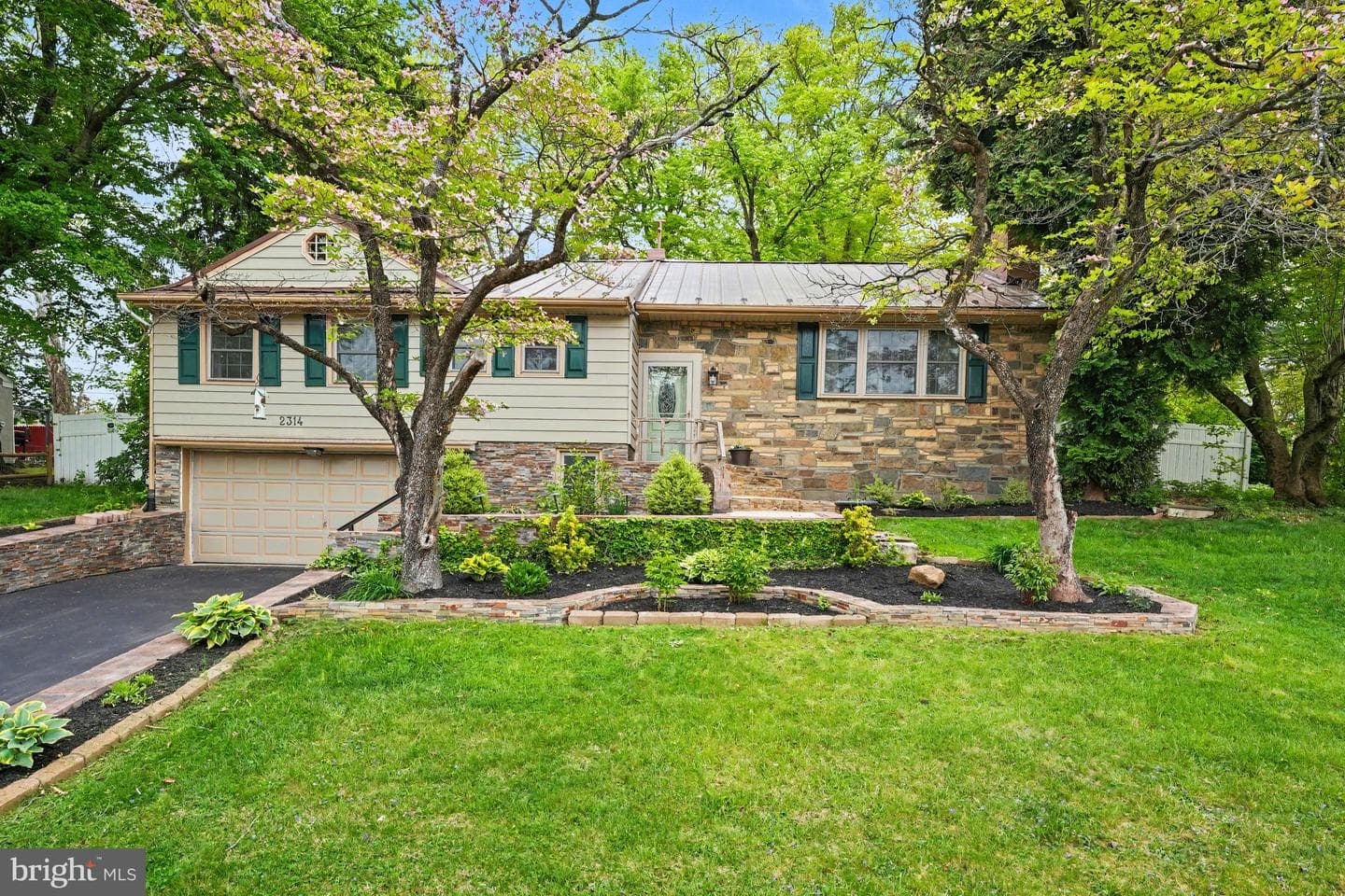 2314 Coles Boulevard photo 40