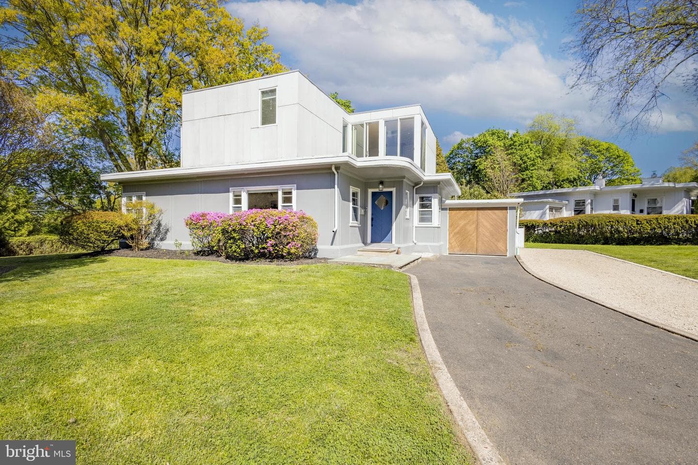 8207 Macarthur Road photo 2