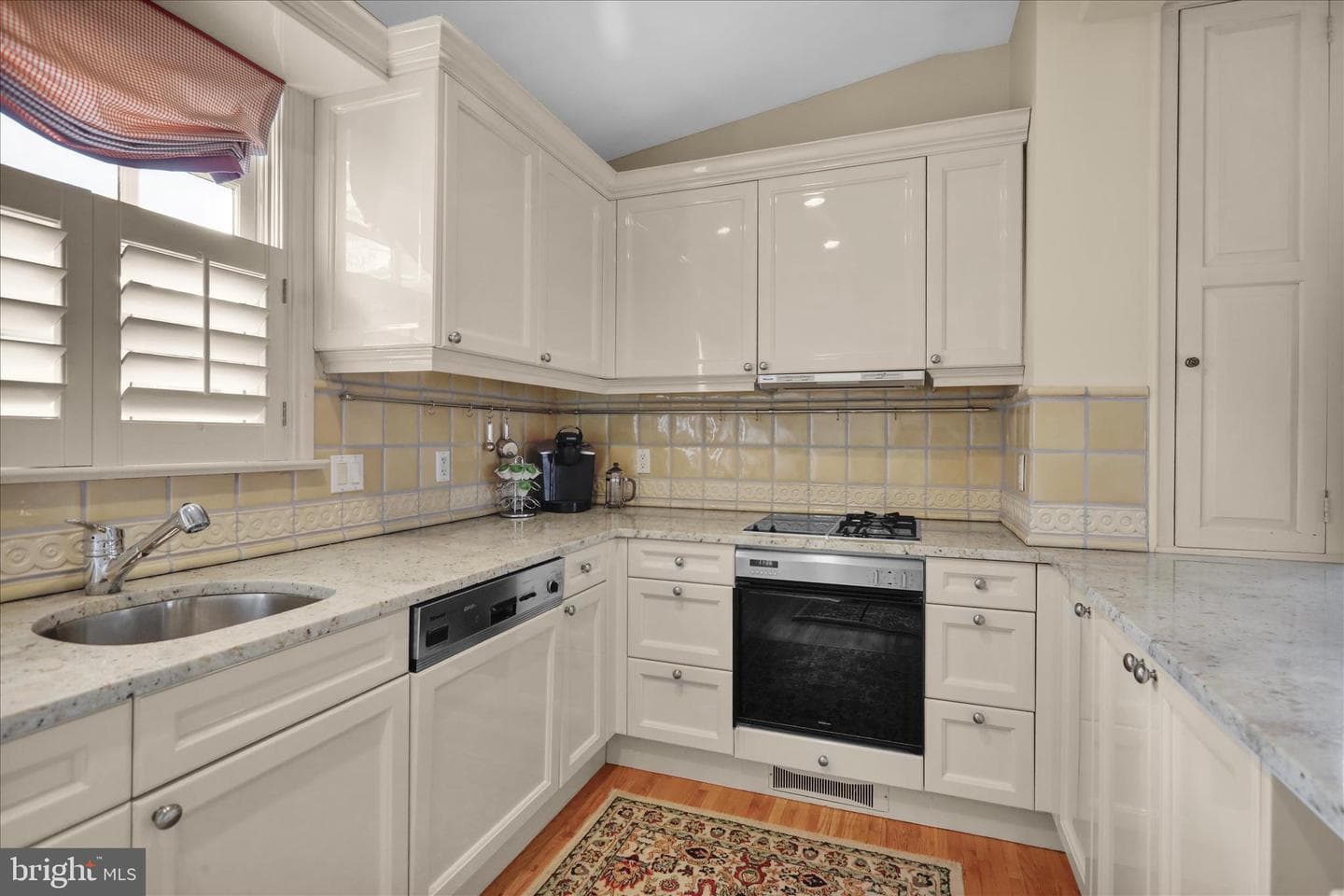 758 E High Street photo 50
