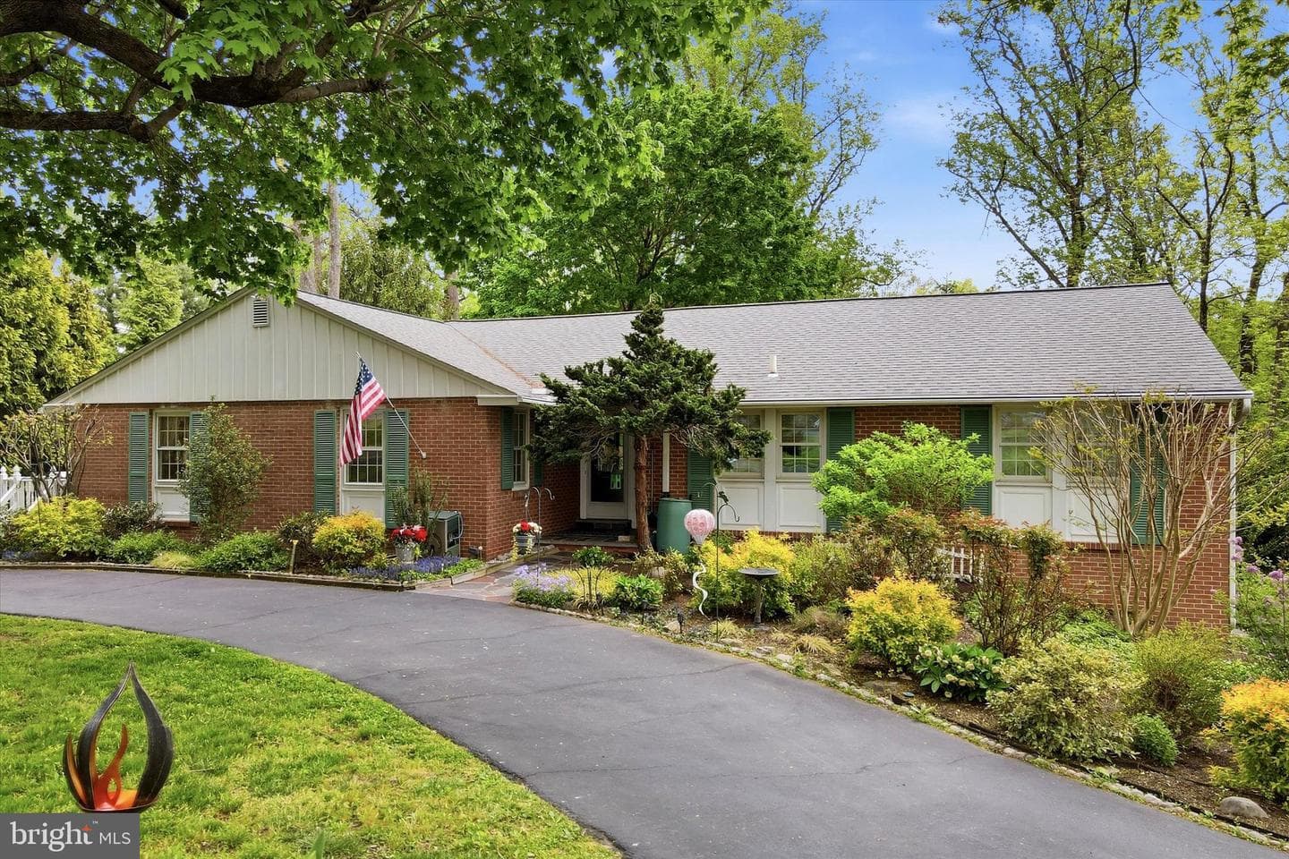 1811 Sharon Road photo 2
