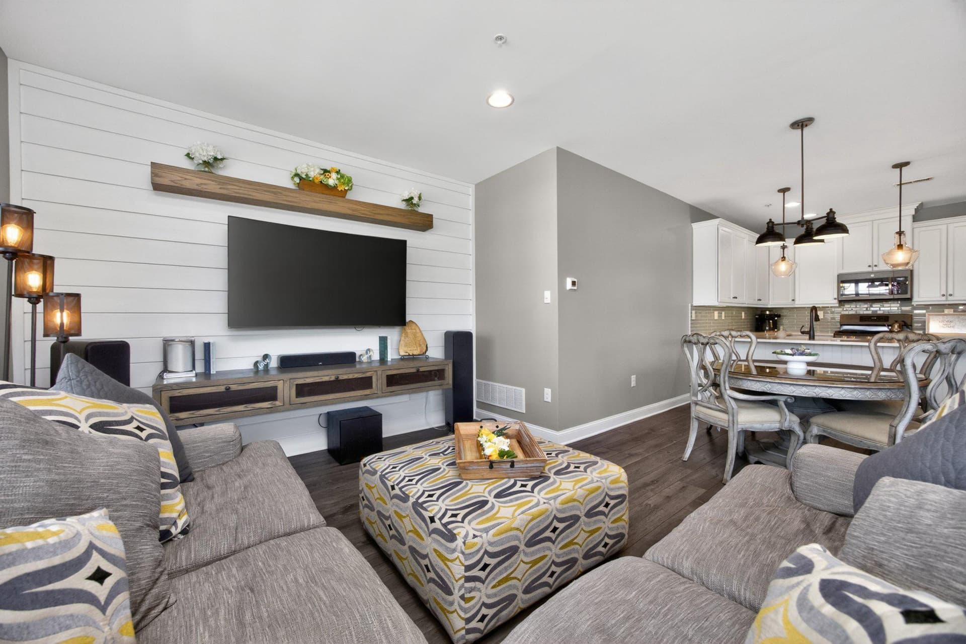 21 N Mitchell Avenue photo 2