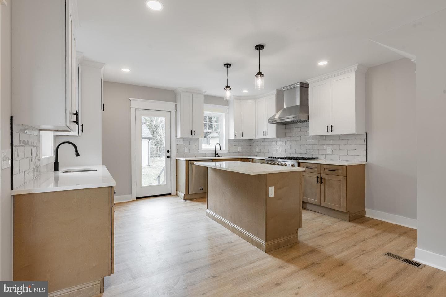 222 Runnymede Avenue photo 4