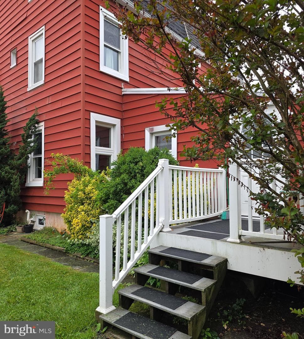 381 Stewart Avenue photo 6