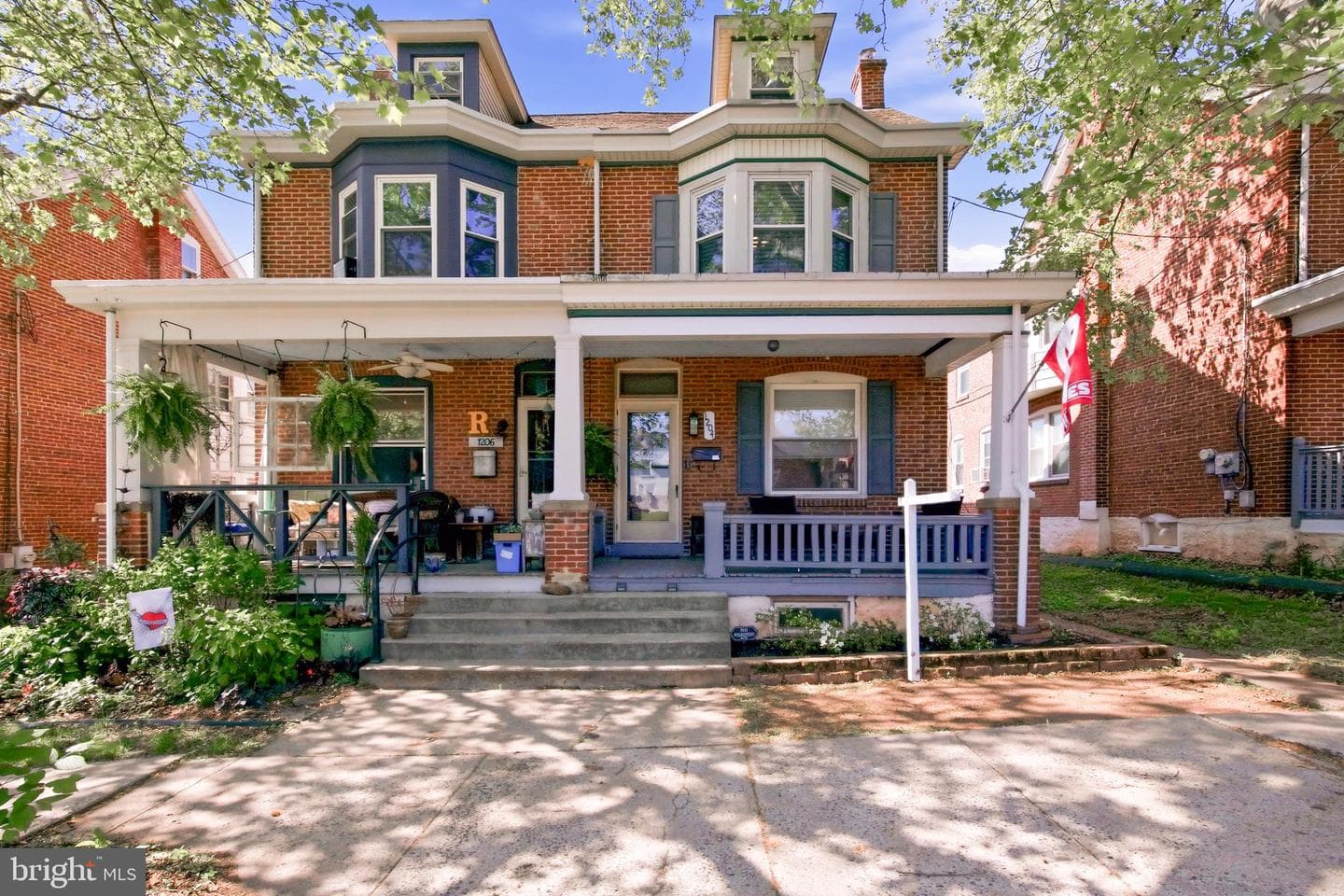1204 Queen Street photo 2