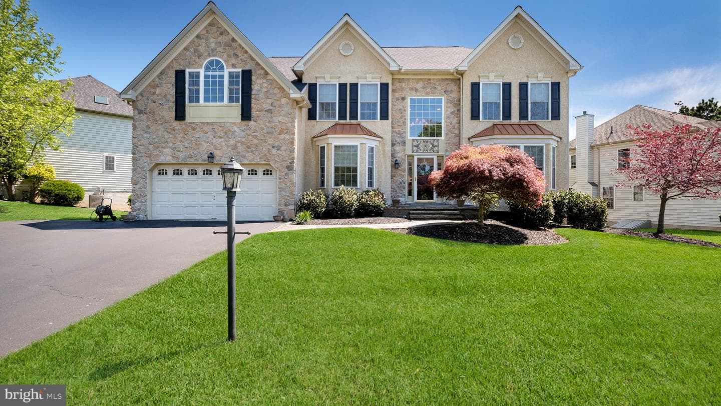 2559 Crestline Drive photo 1