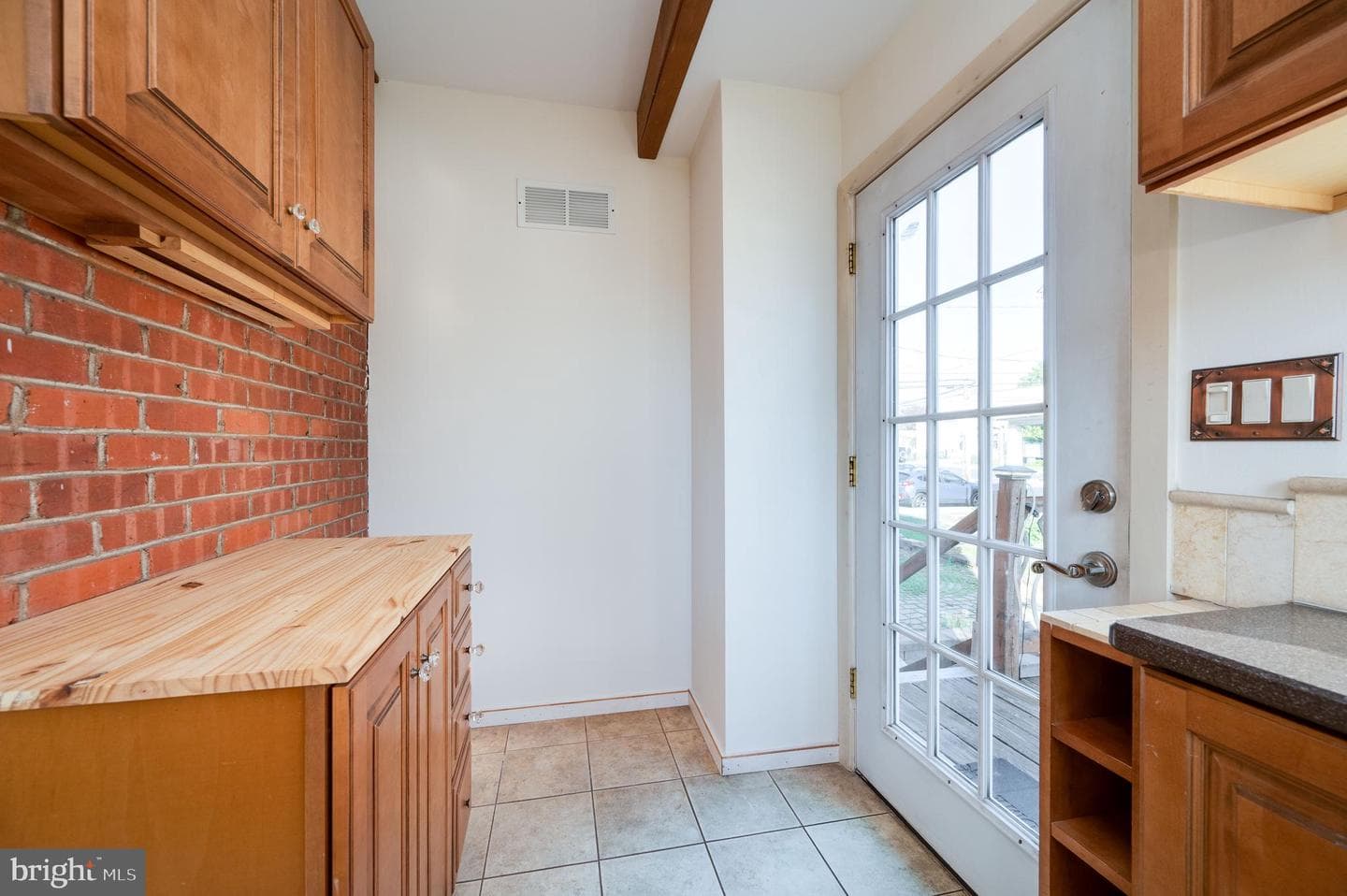 591 Dotts Street photo 21