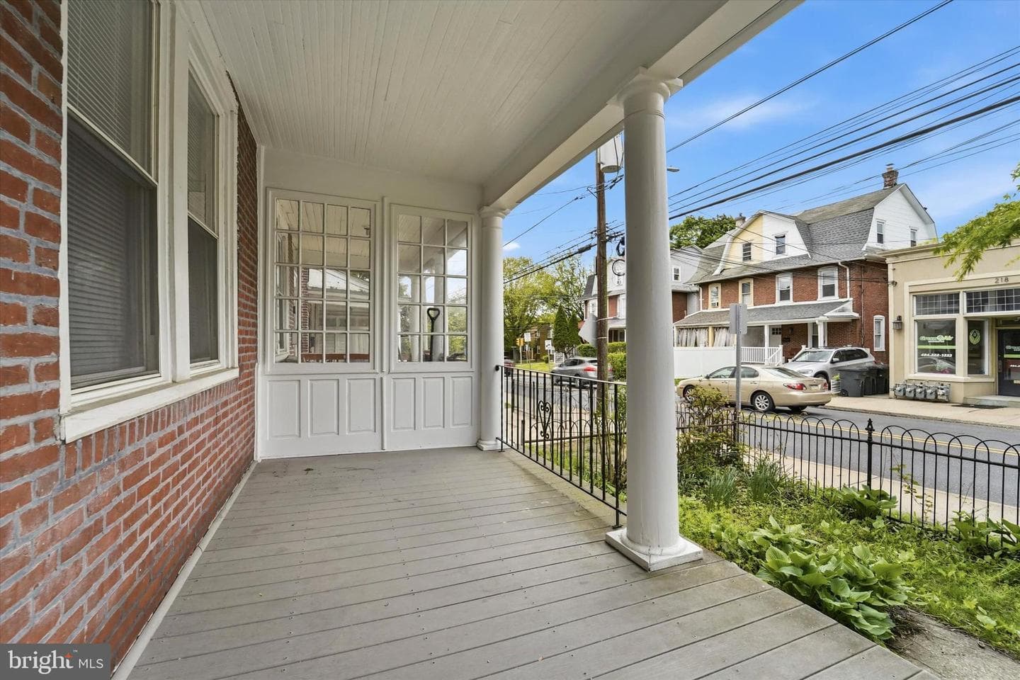 221 Ardmore Avenue photo 3