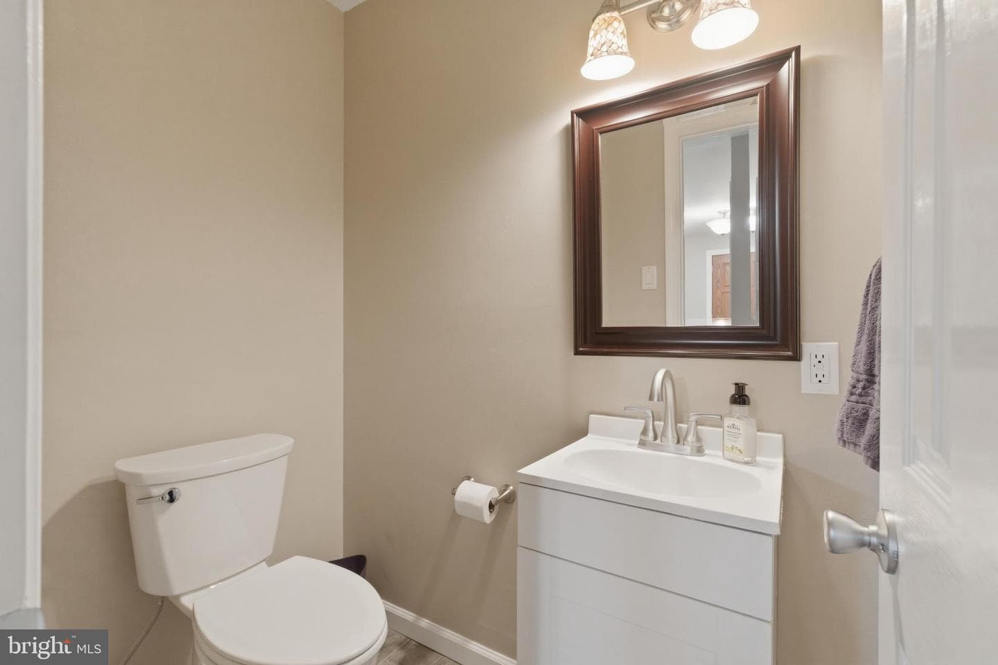 642 Knoll Drive photo 7