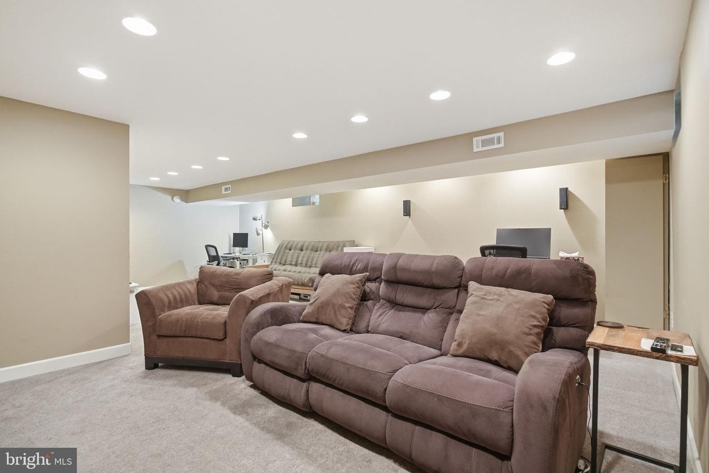 629 Coates Lane photo 32