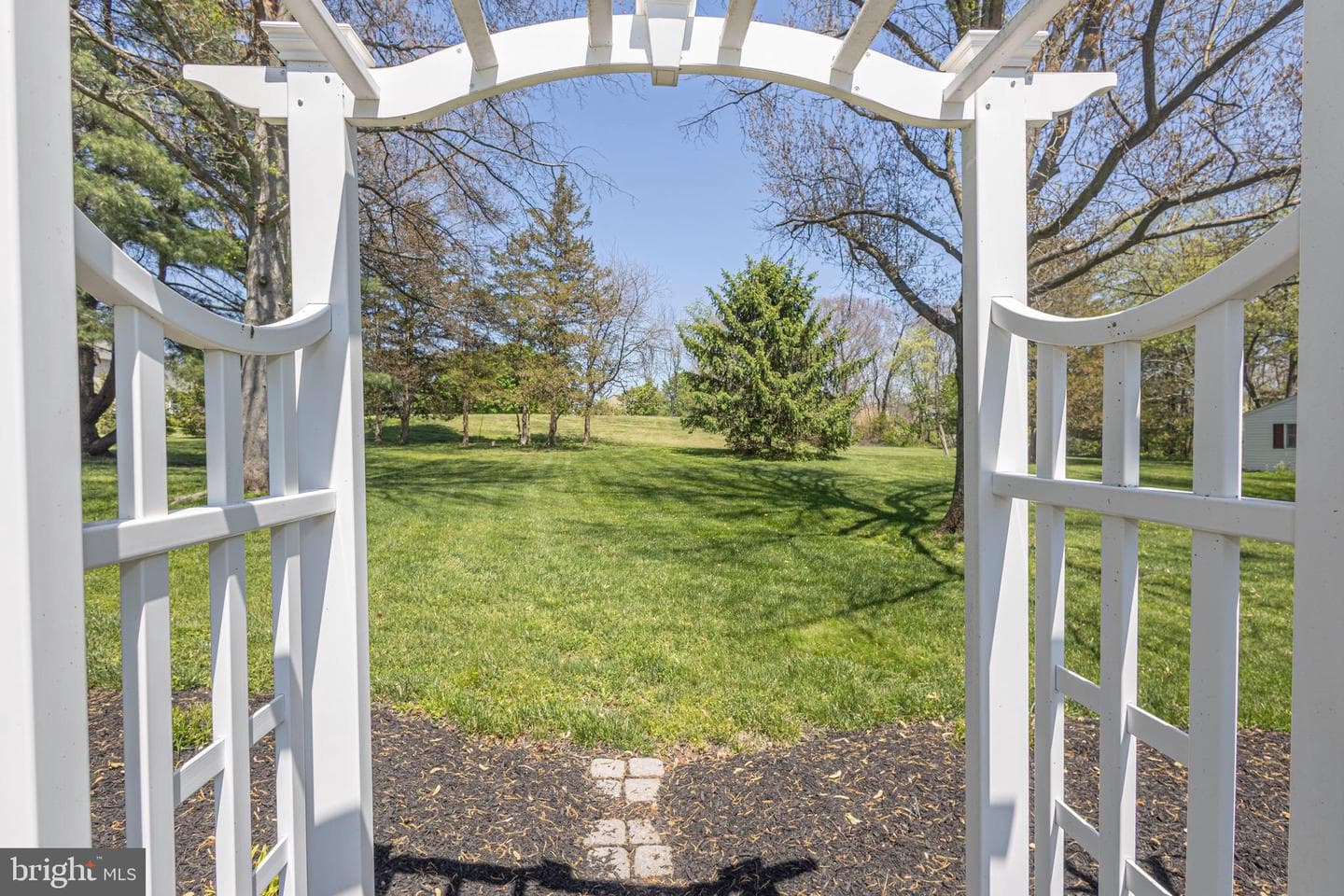 225 Parkview Court photo 47