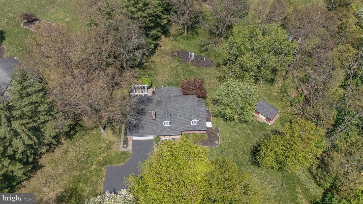 225 Parkview Court photo 54