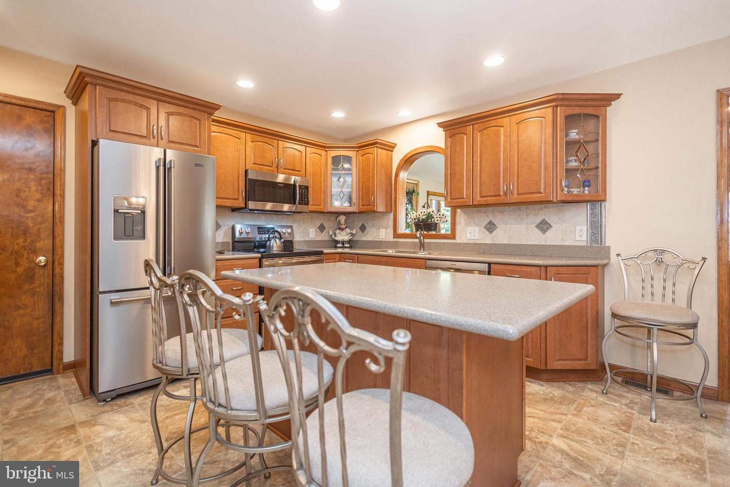 225 Parkview Court photo 8