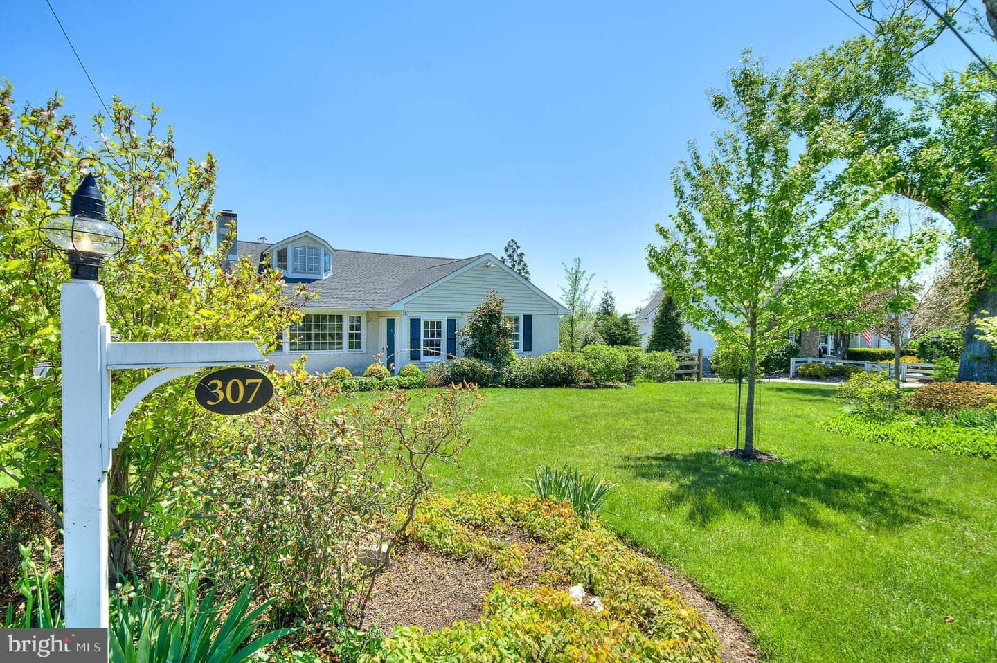 307 Washington Ln