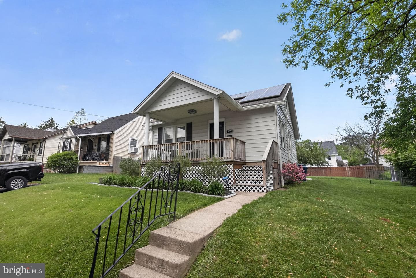 339 Maple Avenue photo 3
