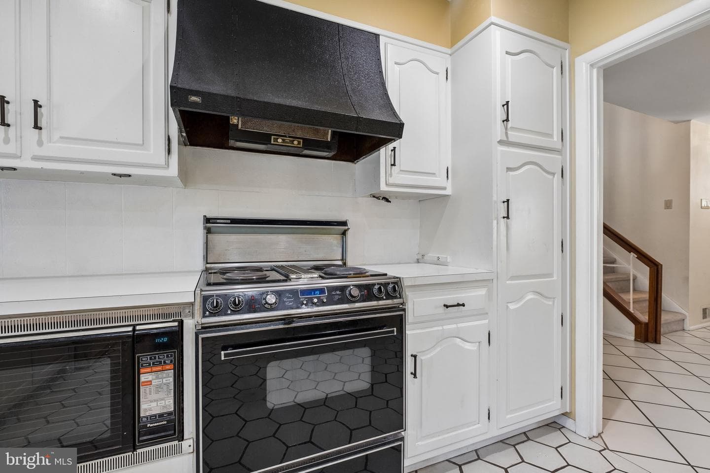 1076 Devon Road photo 18