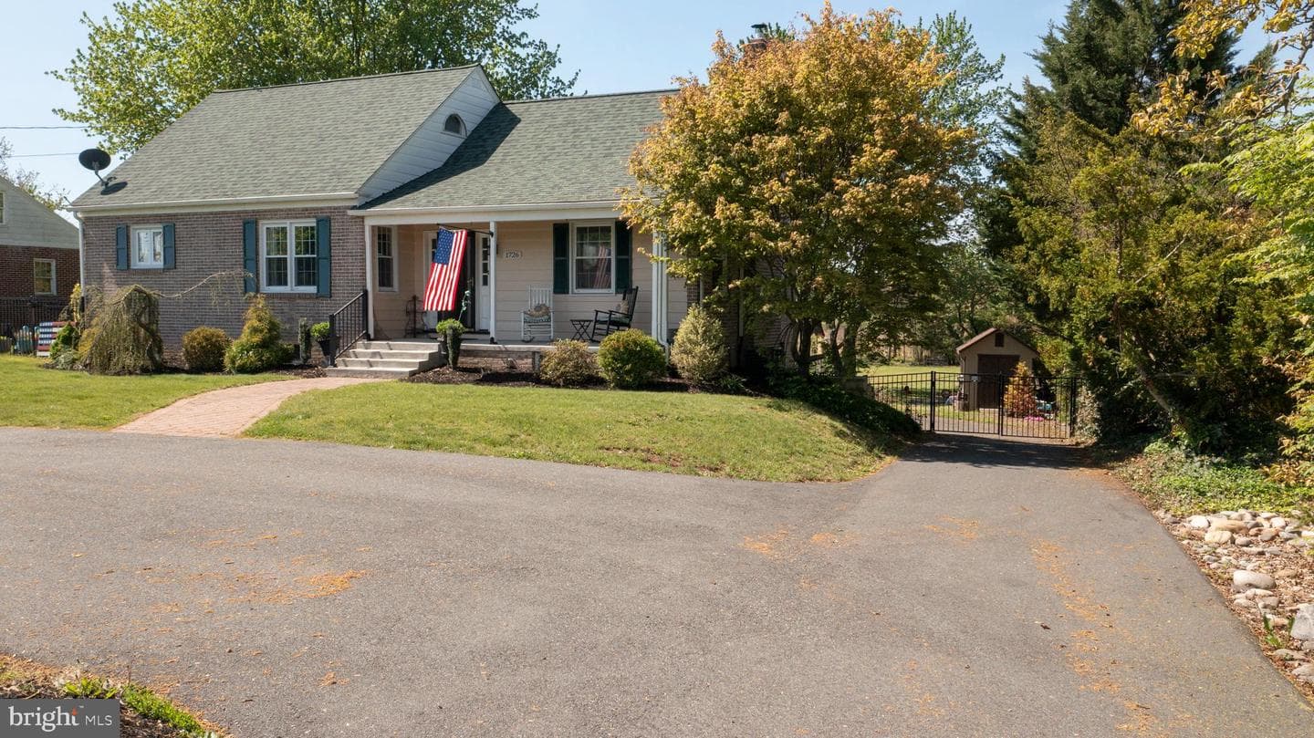 1726 Swamp Pike photo 5