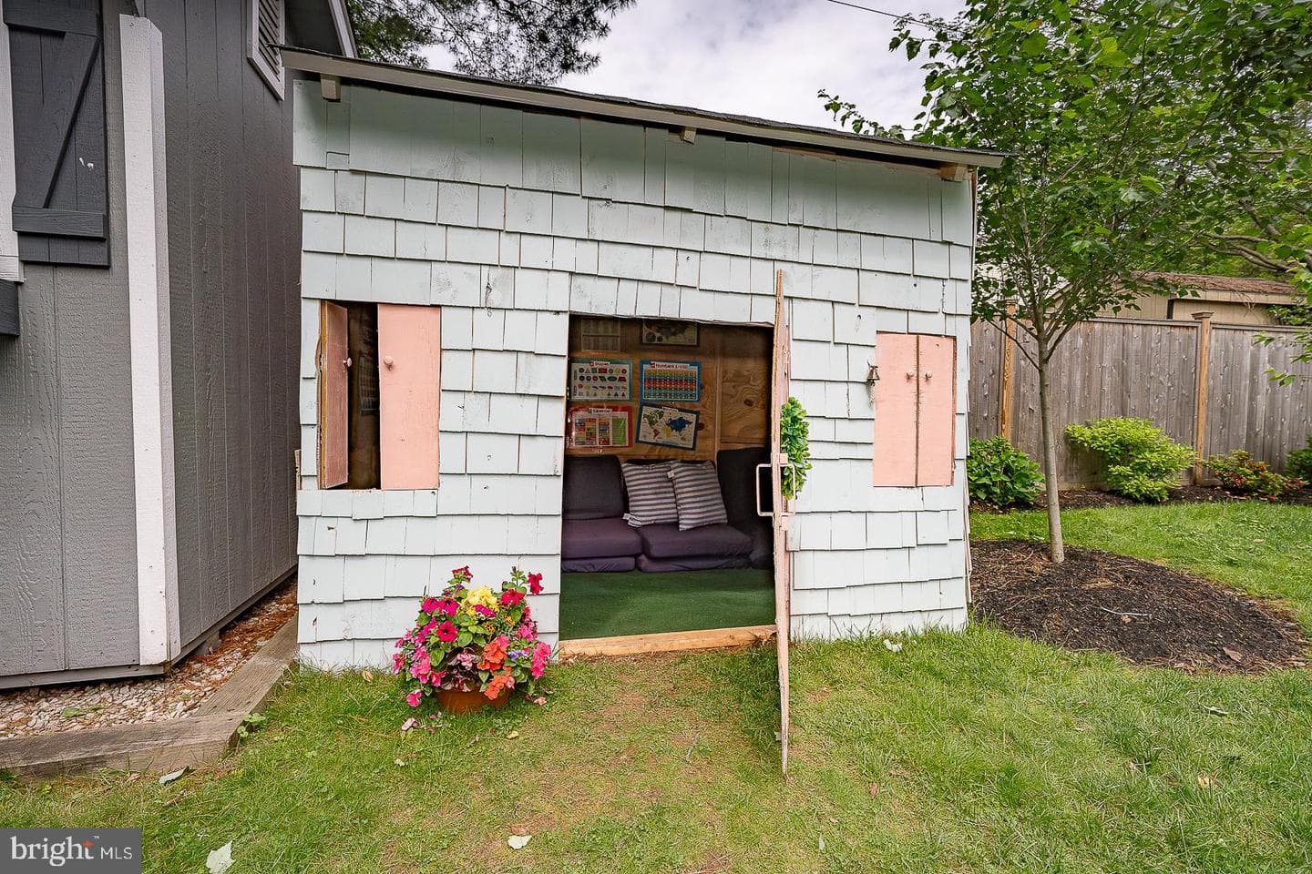 722 Argyle Road photo 60