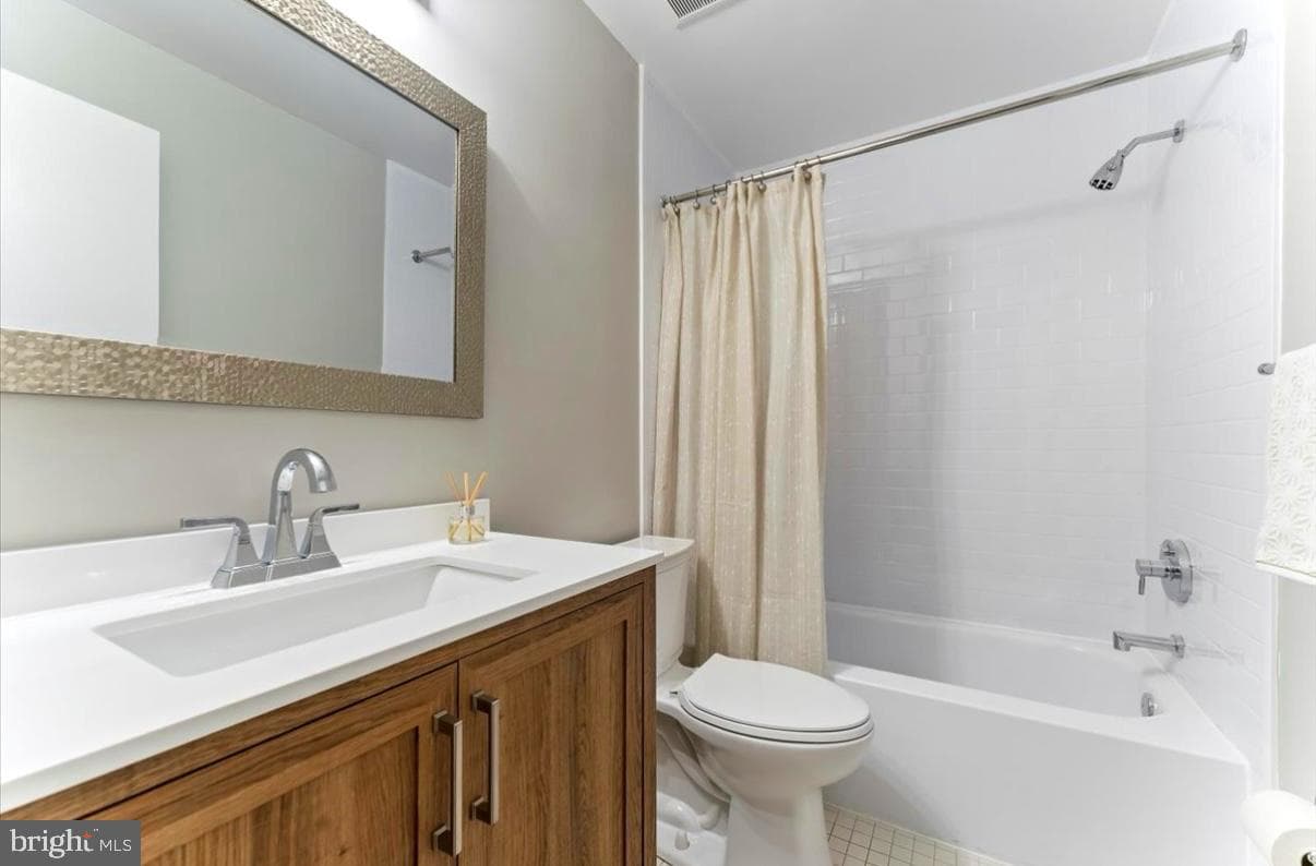 1750 Oakwood Terrace #16c photo 13