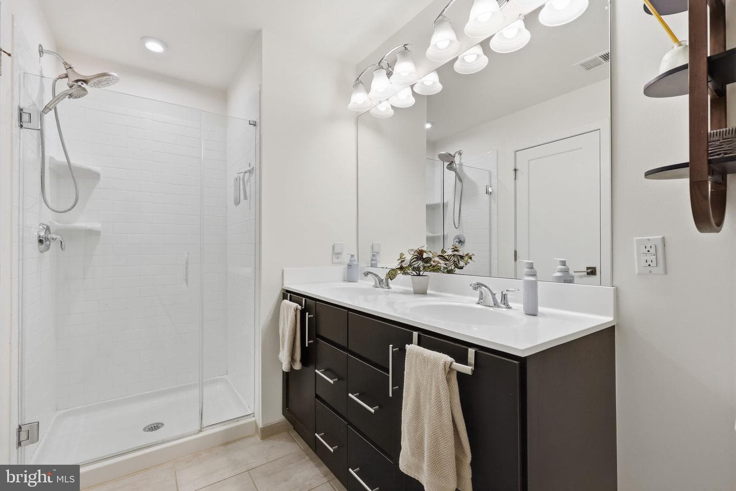 17 Jessop Lane photo 13