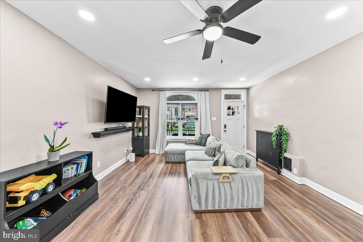 134 Walnut Street photo 4