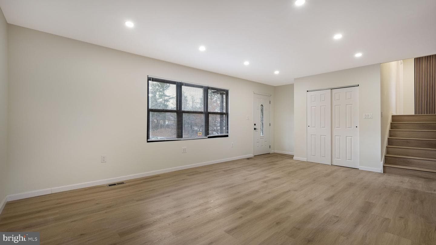 1617 W Church Road photo 6