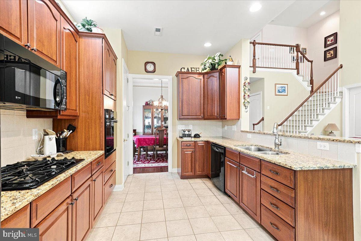461 Peters Way photo 10
