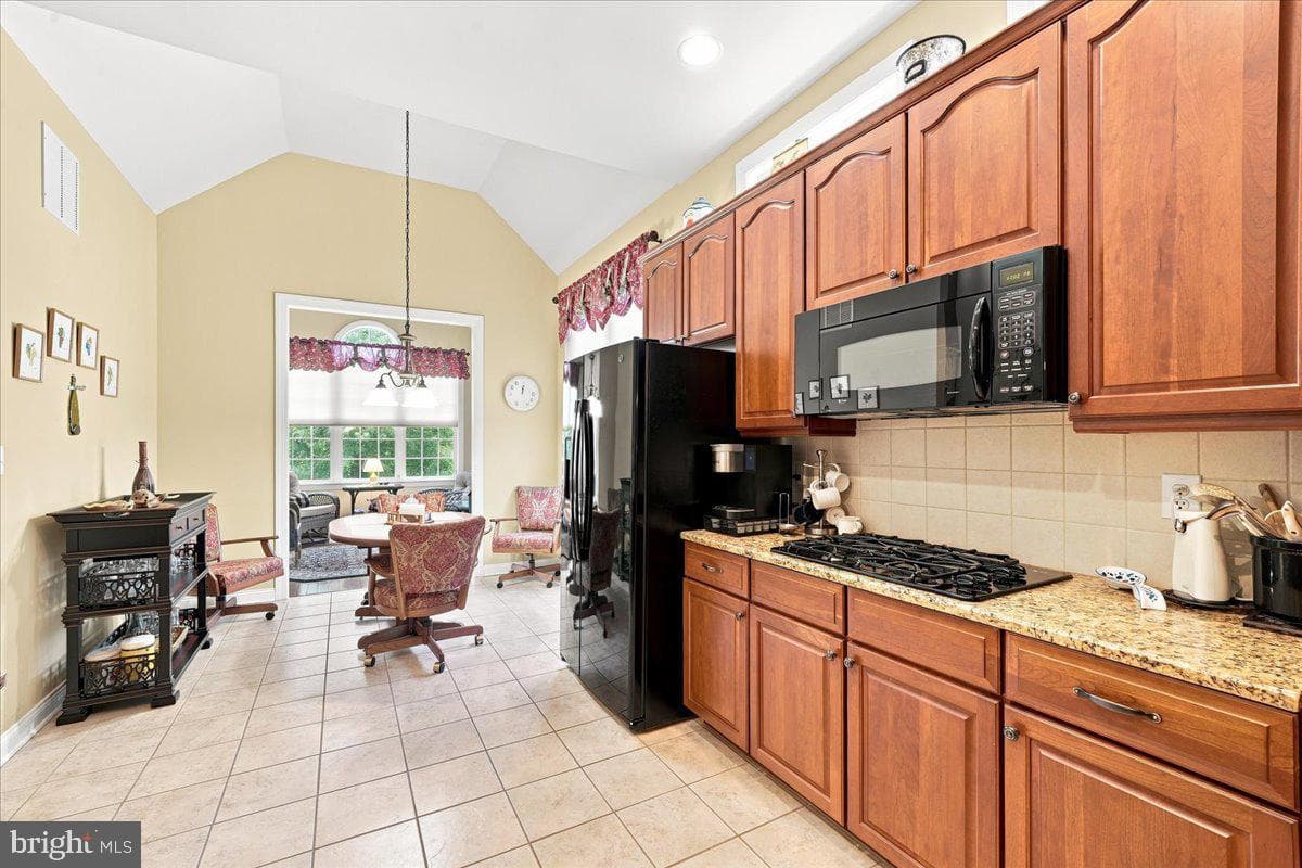 461 Peters Way photo 11