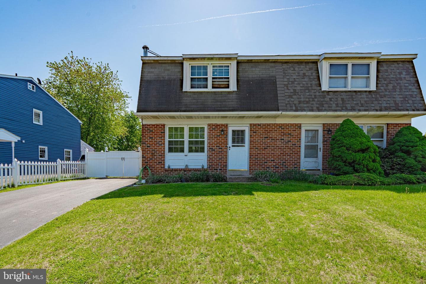 130 Ellen Way photo 1