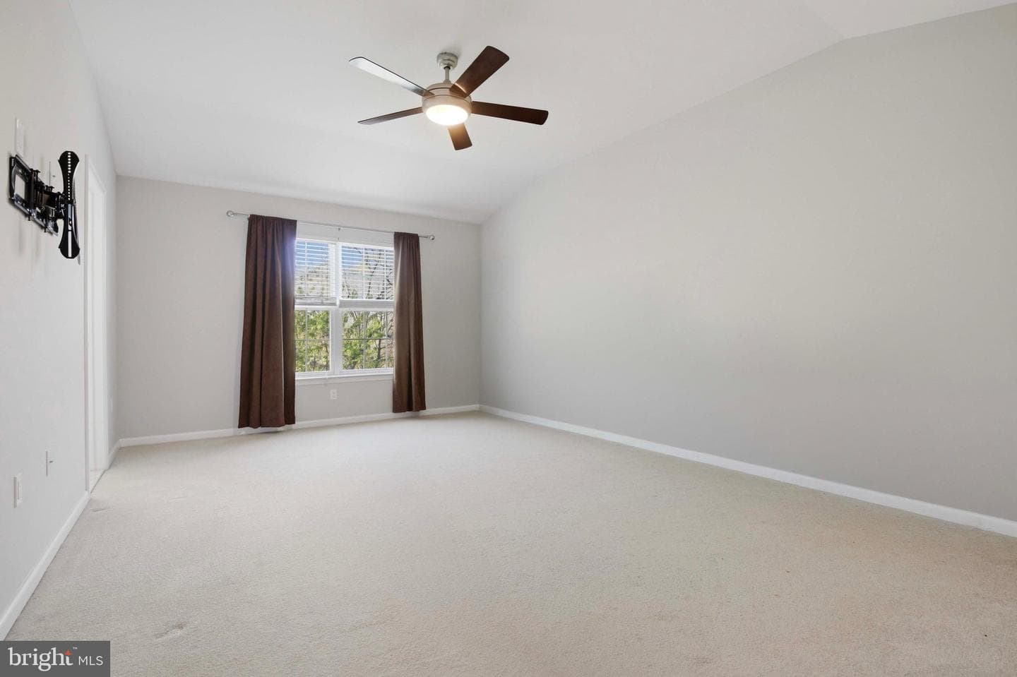325 Green View Court photo 24