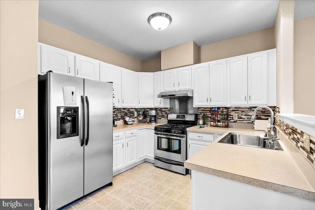 4001 Sarah Court photo 11