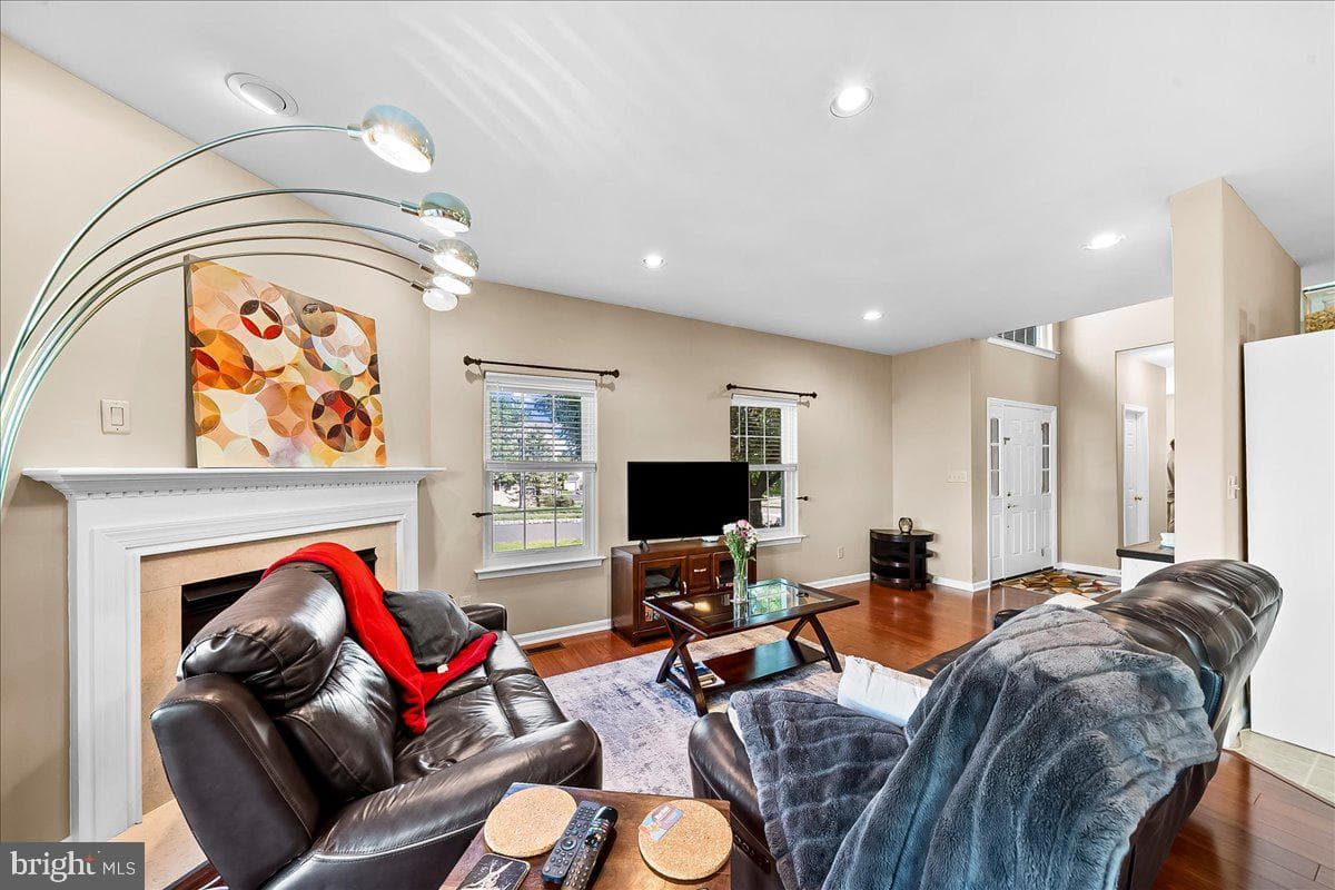 4001 Sarah Court photo 7