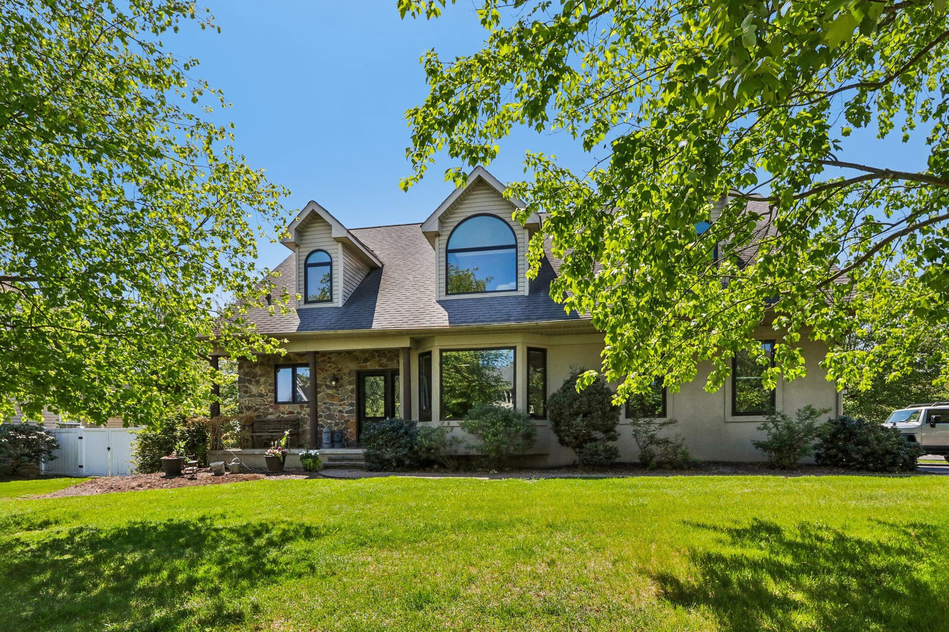 837 Mountain Top Dr photo 1